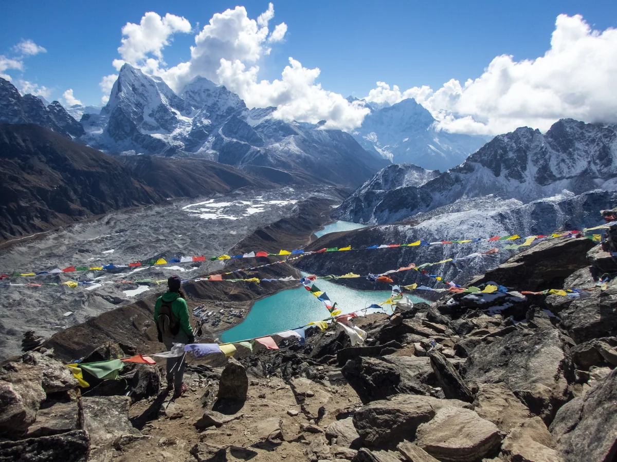 Evelyne in de Himalaya, uitzicht over Gokyo